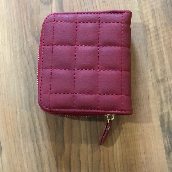 100. Small Wallet - Picture 2 of 10